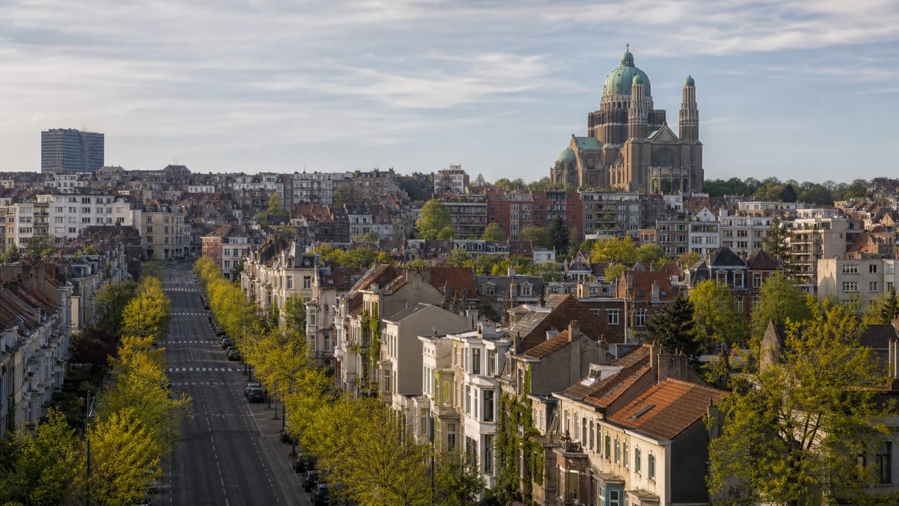 Vue caractéristique de Koekelberg (1081) à Bruxelles · appartements et maisons mitoyennes typiques bruxelloises · zone d'intervention plombier-chauffagiste Atmos Technics